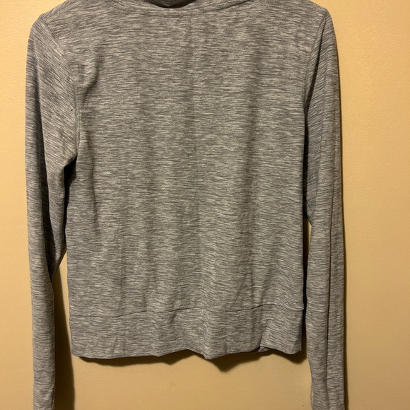 Old Navy Active Long Sleeve Tee - Picture 3 of 4